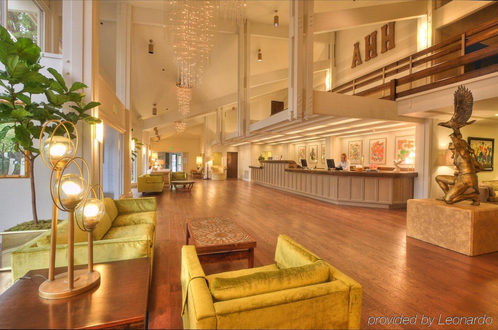Hills & Hotel