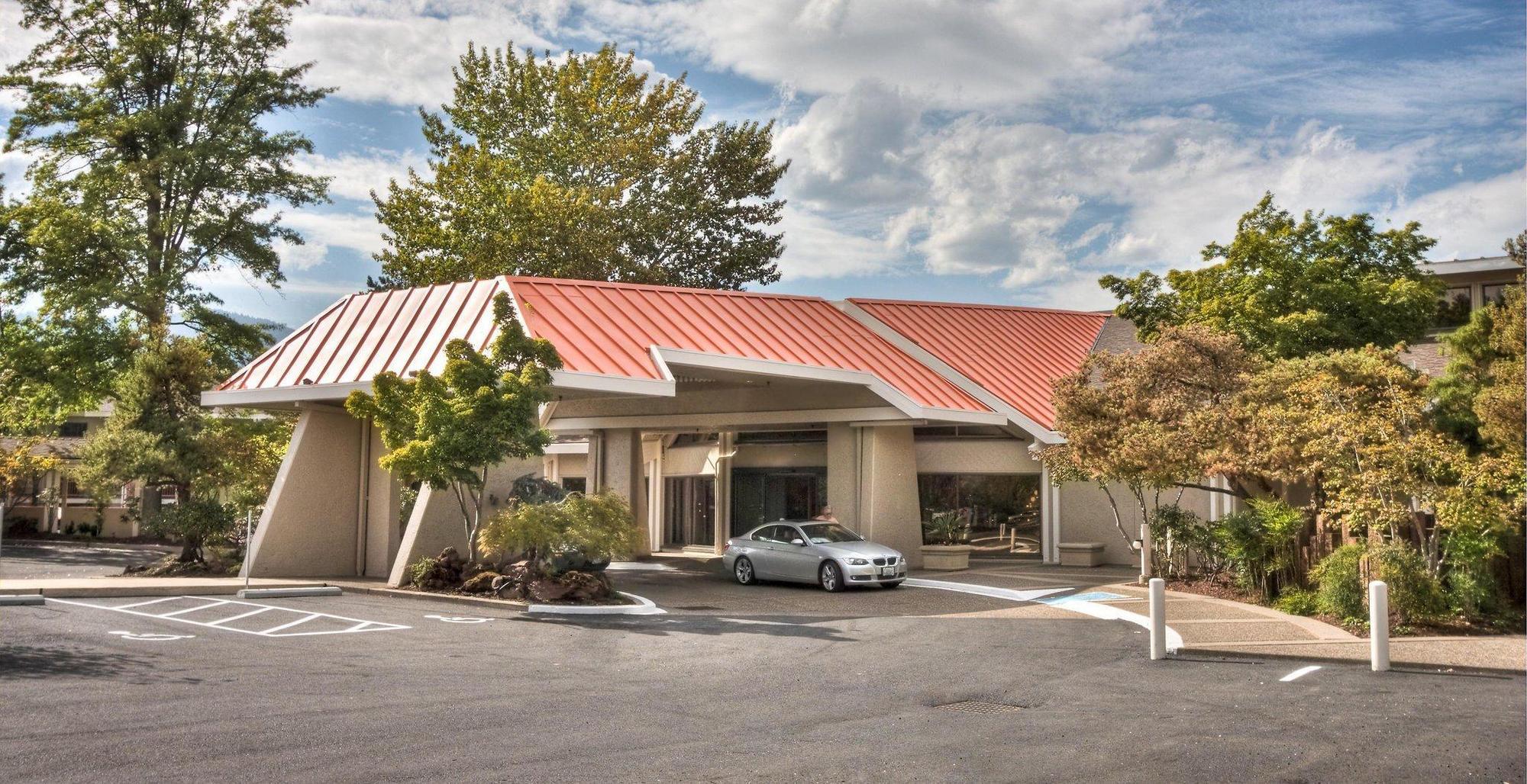 Hills & Hotel Ashland