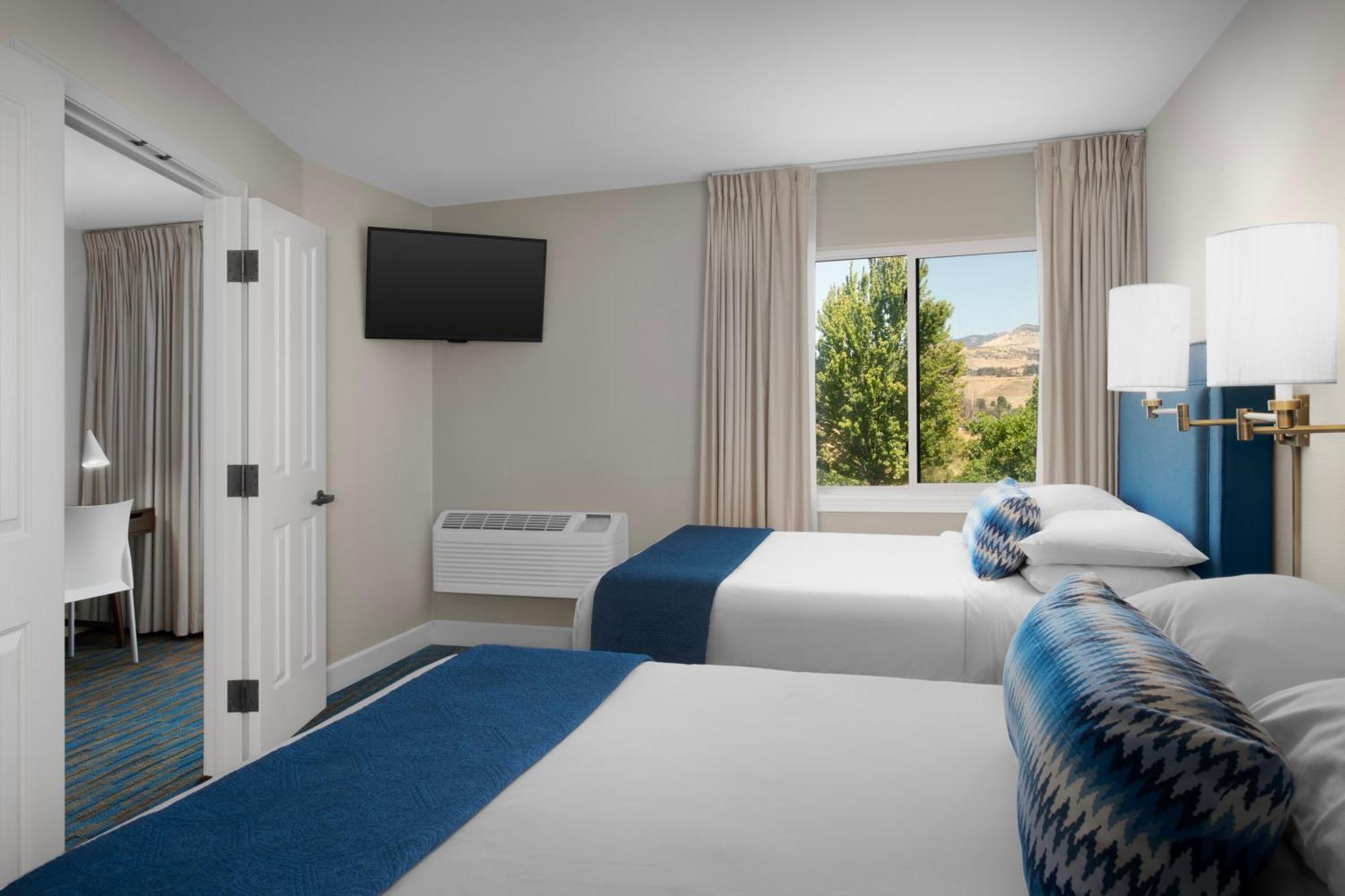 Hills & Hotel Ashland