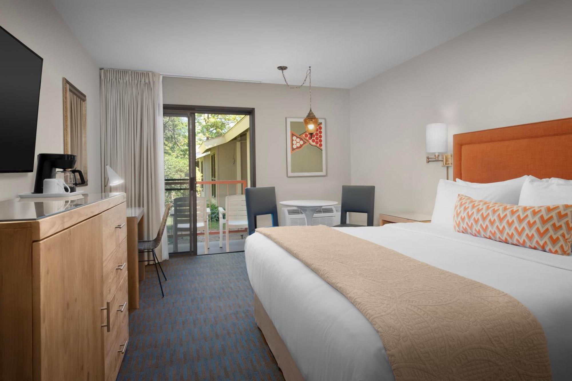 Hills & 3* Ashland